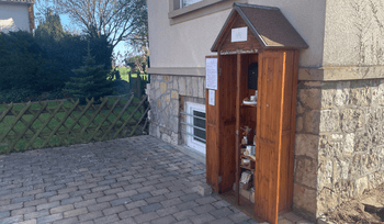 Stephanie-Schrank-offen