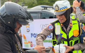 Takjil Gratis Satlantas Sasar Pengguna Jalan di Halmahera Tengah