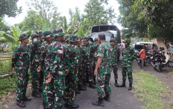 Di Tengah Abu Vulkanik Dukono, Dandim 1508/Tobelo Pimpin Langsung Operasi Kemanusiaan