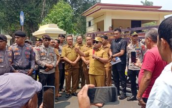 Bupati Halut Tatap Muka dengan Massa Aksi Bahas Hilirisasi Kelapa