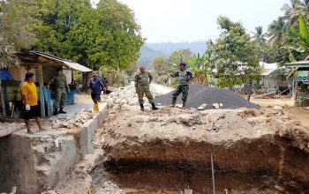 Ketua DPRD Halut Dampingi Dandim Tinjau Jembatan Merah Putih