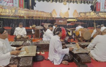 Pagelaran Wayang Kulit “Semar Gugat” Meriahkan HUT ke-81 RI di Jakarta Timur