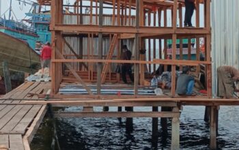 Dikeluhkan Bangunan Semi Permanen Berdiri Di Dekat Lampusuar