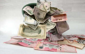 pesos y dolares moneda estadounidense