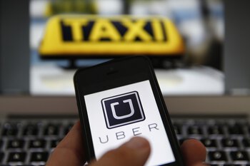 La empresa se especializa en el servicio de transporte y está presente en más de 50 países.