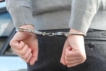 Tarbes. Ivre, il vole une voiture de police au nez et à la barbe des policiers