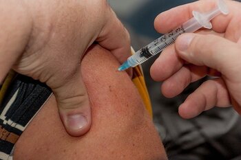 La validation du Pass sanitaire et de la vaccination obligatoire des soignants enflamme Twitter