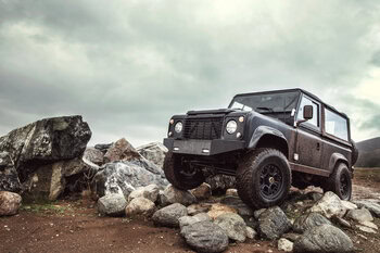 Land Rover Defender 90 Restomodded от Icon