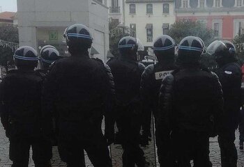 Violences entre Gilets jaunes et policiers à Tarbes samedi soir