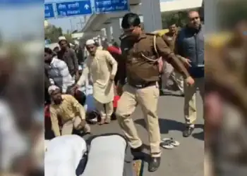 Indian police attacked Muslims who gathered for Friday prayers in New Delhi