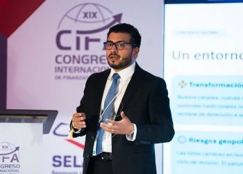 Castillo afirmó que el “cumplimiento de papel” pierde vigencia ante las nuevas exigencias regulatorias.