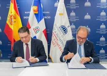 El MICM y el Banco Sabadell firmaron un acuerdo para impulsar la inversión extranjera en República Dominicana.