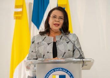 Morla exhortó a los nuevos profesionales a ejercer sus carreras con ética, excelencia y aprendizaje continuo.