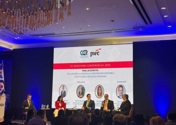 Deschamps responde pregunta de elDinero sobre impacto de la digitalización en la rentabilidad del sector.