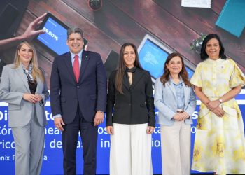 Mónica Ceballos, José Luis Ventura, Fénix Pérez, Rebeca Meléndez y Victoria Thomas.