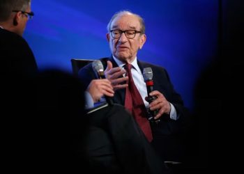 Greenspan fue jefe de la Fed durante las presidencias de Ronald Reagan, George H.W. Bush, Bill Clinton y George W. Bush.