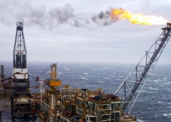 El precio del petróleo de Texas registró un alza en la apertura debido a la escalada del conflicto entre Estados Unidos e Irán.