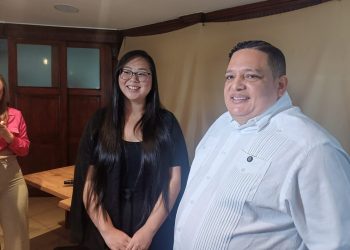 Peng enfatizó la importancia estratégica del talento dominicano en sus operaciones de trabajo.