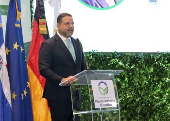 Paíno Henríquez aboga por impulsar infraestructura resiliente, agricultura climáticamente inteligente y proyectos de restauración de cuencas y ecosistemas costeros.