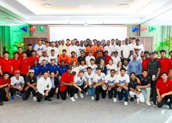 En la actividad participaron ejecutivos de la entidad financiera, representantes de la MLB, entrenadores y los prospectos.