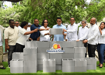 El ministro David Collado deja iniciados los trabajos de infraestructura turística en el sur del país.