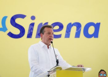 Víctor Bisonó, ministro de Industria y Comercio, durante inauguración de Sirena Nagua. - Fuente externa.