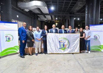 La donación incluyó artículos de primera necesidad, medicamentos y un aporte monetario.