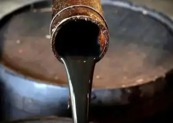 La AIE revisó a la baja sus previsiones de consumo mundial de petróleo por los efectos de la crisis en el estrecho de Ormuz.