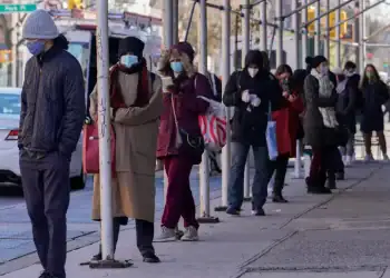 Más de 7.3 millones de personas permanecieron desempleadas en Estados Unidos durante mayo.