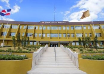 La JCE afirma que no aprobó contrato de servicios objeto del litigio.
