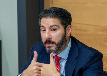 Francisco Torres afirma que la propuesta contempla aumentar gradualmente las cotizaciones al sistema.