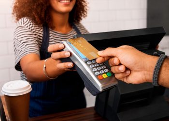 Su uso cotidiano de métodos electrónicos de pago continúa expandiéndose entre los consumidores.