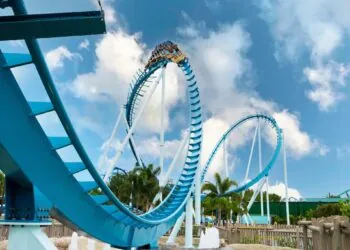 SeaWorld Orlando celebra el Día Nacional de la Montaña Rusa con ocho atracciones y un reto para los visitantes