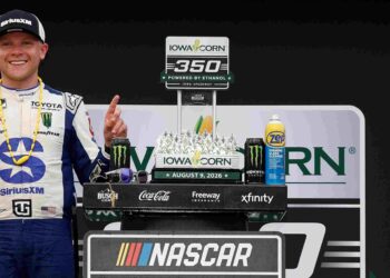 Ty Gibbs contiene a Christopher Bell para un dramático triunfo en Iowa