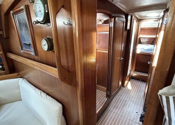 The passage to the front cabin with the bunk cabin on the left