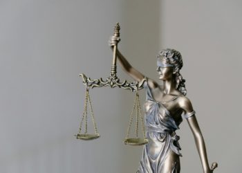 Loup Blanc : le chaman jugé à Nimes pour viols et agressions sexuelles