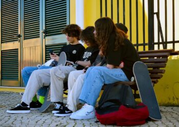 L'interdiction du smartphone au lycée confirmée par Macron