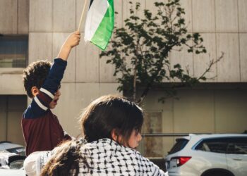 Tirs à balles réelles, blessés, la tension monte en Cisjordanie
