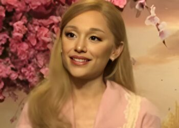 Ariana Grande une nouvelle fois au sommet des charts