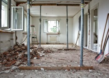 deux frères rénovent leur maison familiale vieille de 270 ans