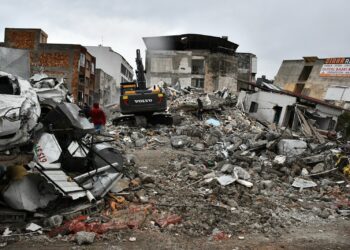 Puissant Séisme en Colombie, à la recherche des survivants