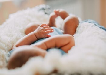 à 54 ans elle donne naissance à un bébé