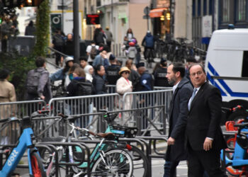 François Hollande annoncé en dédicace à Tarbes