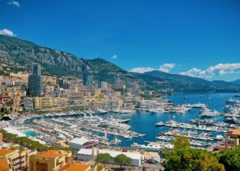 Un millier de manifestants contre la réforme des retraites .... à Monaco