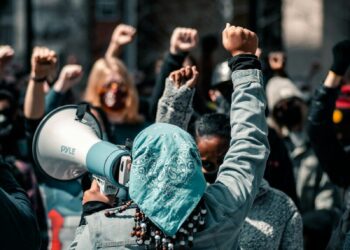 Près de 10.000 personnes dans la rue contre "le permis de tuer"