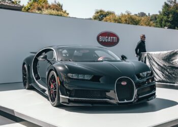 Il percute une Bugatti à près de quatre millions