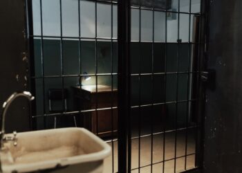 émeutes du 17 octobre, couvre feux et peines de prison