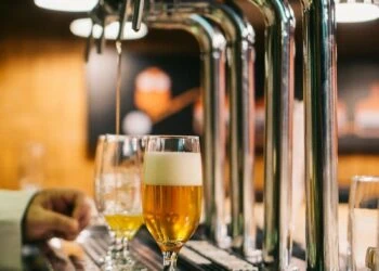 Elle n'ouvre son bar que tous les 5 ans !