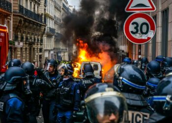 Lecornu annonce la possibilité du couvre feu pour rétablir l'ordre