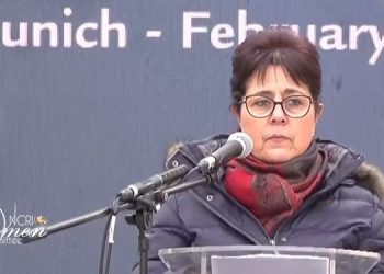 نینا پسیان: مردم ایران از جهان نمی‌خواهند به‌جای آنان بجنگد، می‌خواهند در کنار حقیقت بایستد